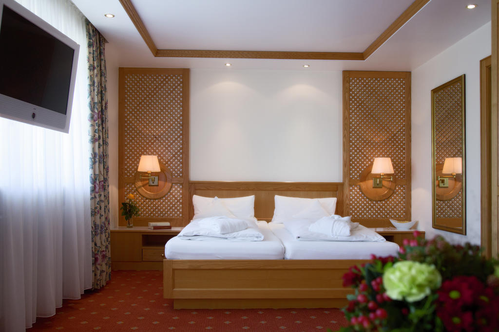 Thermenhotel Quellenhof Bad Fussing Bagian luar foto