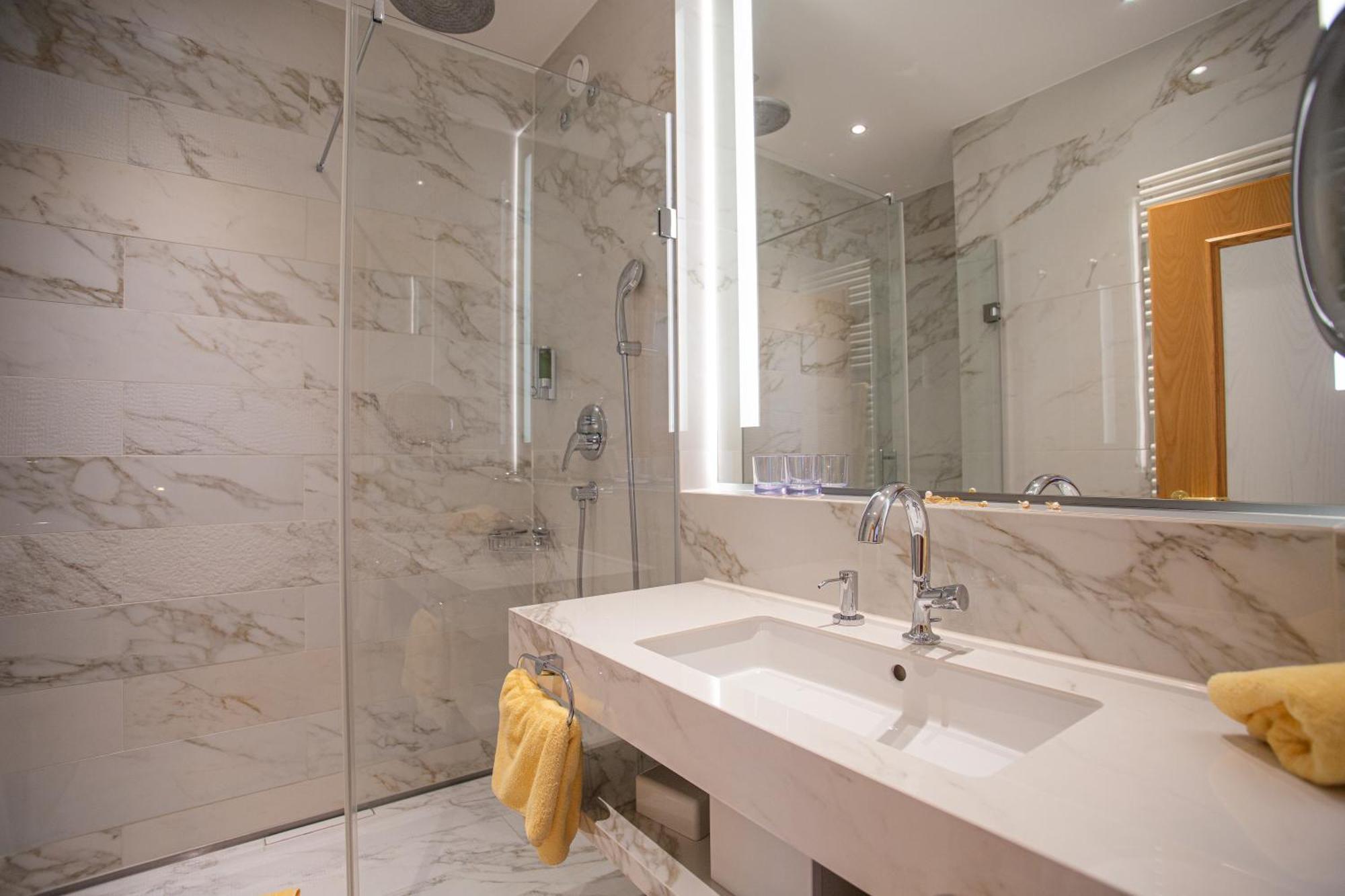 Thermenhotel Quellenhof Bad Fussing Bagian luar foto